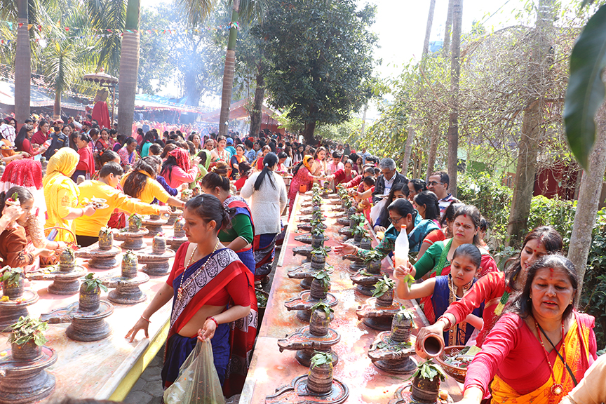 शिवालयहरुमा तीजका वर्तालुको भीड